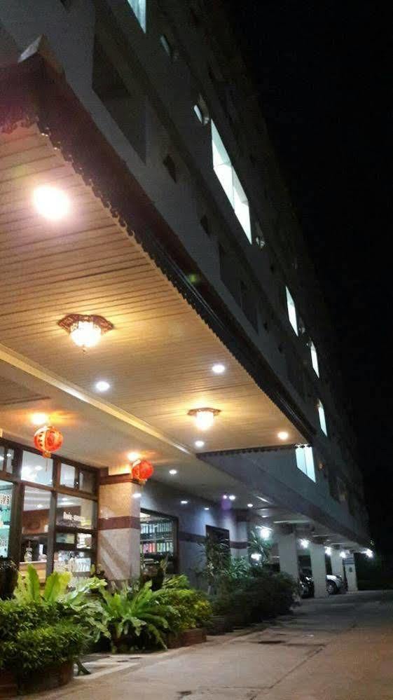 Veerasuda Condotel Ratchaburi Buitenkant foto